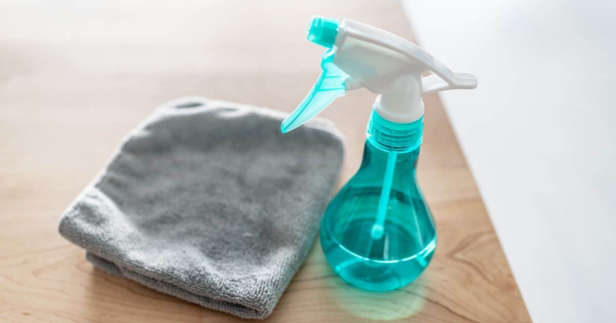 I need a spray bottle that doesn't die after two fills. Is there a good one  out there? : r/CleaningTips